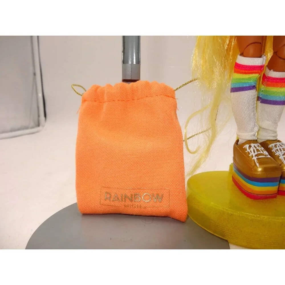 Rainbow High Cheer Series Sunny Madison Fashion Doll‎ Stand and New Accessories